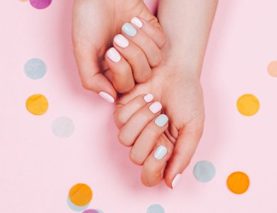 Entdecken Sie die besten Sommer-Nageldesigns und -farben!