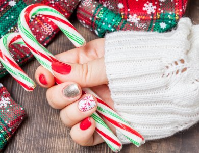 Christmas Nails: Alle Designs und Farben, die Sie benötigen, um glänzende Nägel für die Feiertage zu haben!